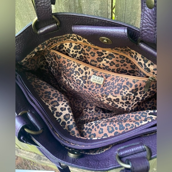 Maxx Leather Shoulder Bag​​ - Picture 5 of 7